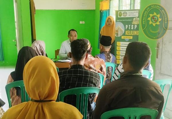 12 SIDANG DI LUAR GEDUNG PENGADILAN AGAMA BINTUHAN HADIR DI KECAMATAN SEMIDANG GUMAY3