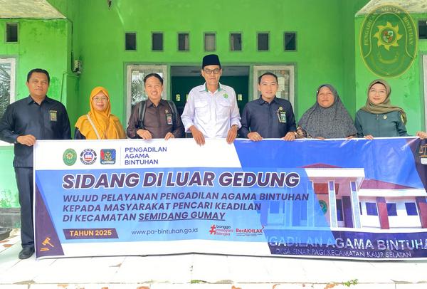 15 TIM SIDANG DI LUAR GEDUNG PENGADILAN AGAMA BINTUHAN HADIR LAGI DI KECAMATAN SEMIDANG GUMAY