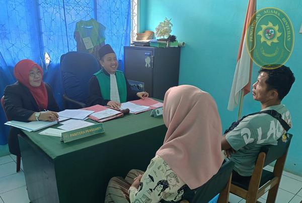 19 SIDANG DI LUAR GEDUNG PA BINTUHAN TERAKHIR TAHUN 2025 DISERBU MASYARAKAT3