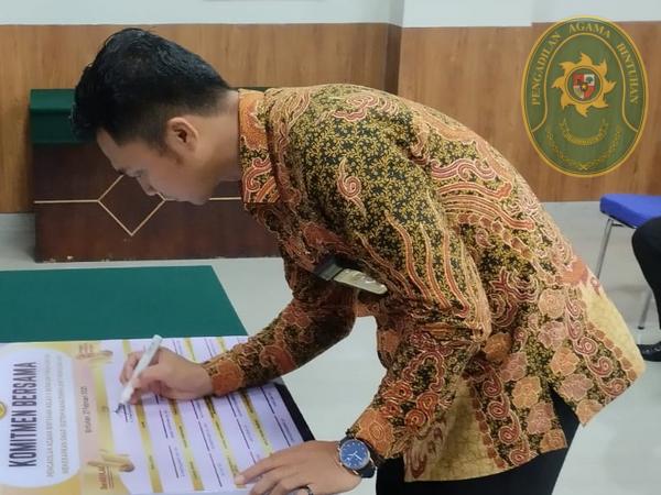23 KOMITMEN PENGADILAN AGAMA BINTUHAN LAKSANAKAN SISTEM MANAJEMEN ANTI PENYUAPAN