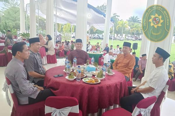29 KETUA PENGADILAN AGAMA BINTUHAN HADIRI BUKA PUASA DAN TARAWIH BERSAMA PEMKAB. KAUR1