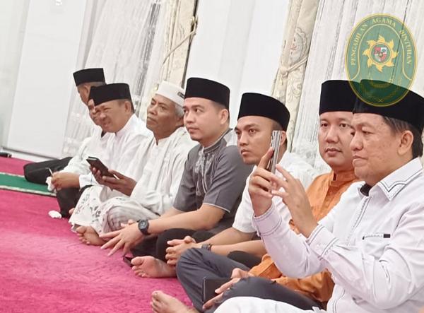 29 KETUA PENGADILAN AGAMA BINTUHAN HADIRI BUKA PUASA DAN TARAWIH BERSAMA PEMKAB. KAUR2