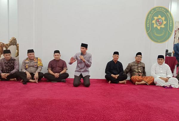 29 KETUA PENGADILAN AGAMA BINTUHAN HADIRI BUKA PUASA DAN TARAWIH BERSAMA PEMKAB. KAUR4