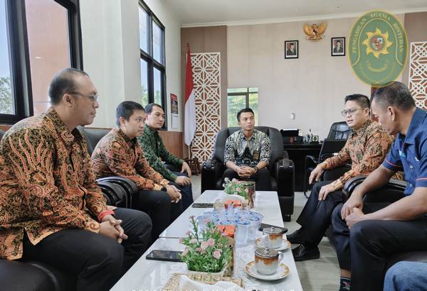48 PENGADILAN AGAMA BINTUHAN DAN PT POS CABANG BINTUHAN SELENGGARAKAN RAPAT MONEV KINERJA