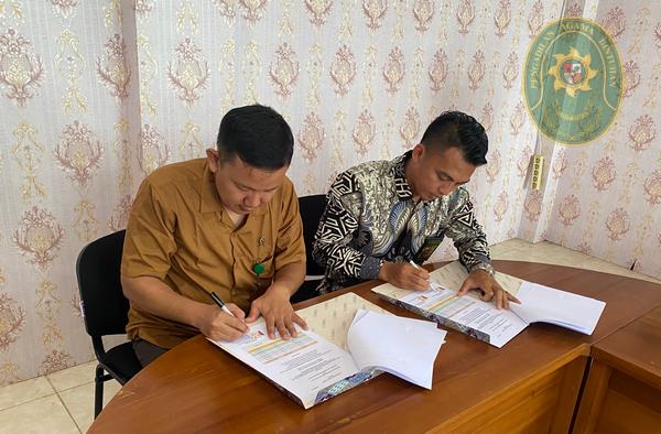5 TENTANG RADIUS WILAYAH KETUA PA DAN PN BINTUHAN TANDA TANGANI PERJANJIAN KERJASAMA 2