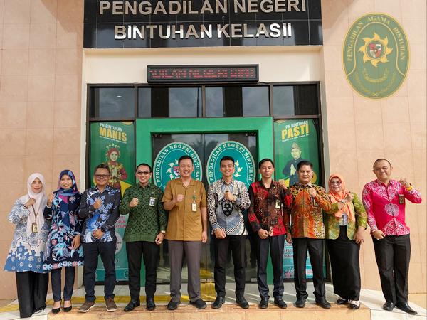 5 TENTANG RADIUS WILAYAH KETUA PA DAN PN BINTUHAN TANDA TANGANI PERJANJIAN KERJASAMA 4