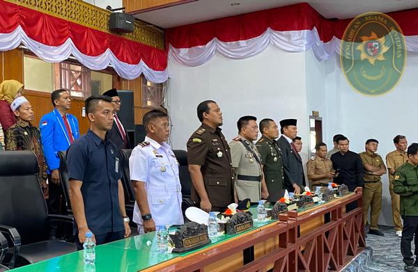 105 KETUA PA BINTUHAN HADIRI PELANTIKAN UNSUR PIMPINAN DPRD KABUPATEN KAUR2