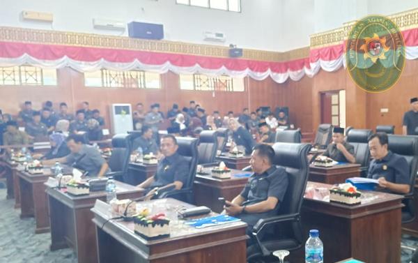 119 KETUA PA BINTUHAN IKUTI RAPAT PARIPURNA DI DPRD KABUPATEN KAUR3