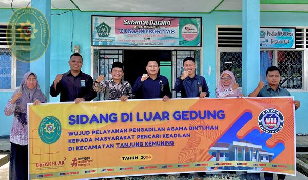 11 BERTURUT TURUT SIDANG DI LUAR GEDUNG TANJUNG KEMUNING DAN MAJE
