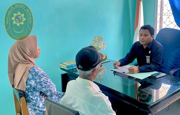 11 BERTURUT TURUT SIDANG DI LUAR GEDUNG TANJUNG KEMUNING DAN MAJE1