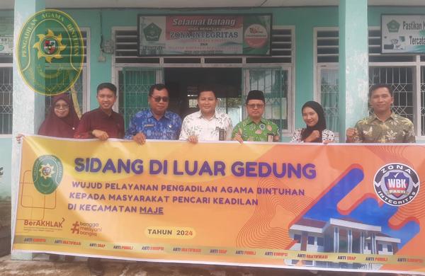 11 BERTURUT TURUT SIDANG DI LUAR GEDUNG TANJUNG KEMUNING DAN MAJE3