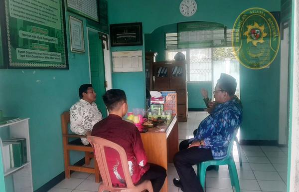 11 BERTURUT TURUT SIDANG DI LUAR GEDUNG TANJUNG KEMUNING DAN MAJE4