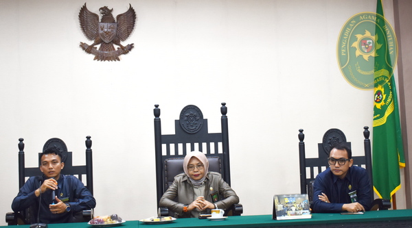 126 KUNJUNGI PENGADILAN AGAMA BINTUHAN SEKRETARIS PTA BENGKULU LAKUKAN PEMBINAAN