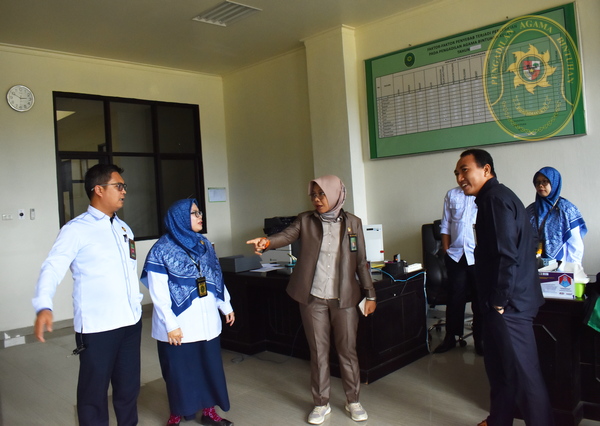 126 KUNJUNGI PENGADILAN AGAMA BINTUHAN SEKRETARIS PTA BENGKULU LAKUKAN PEMBINAAN3