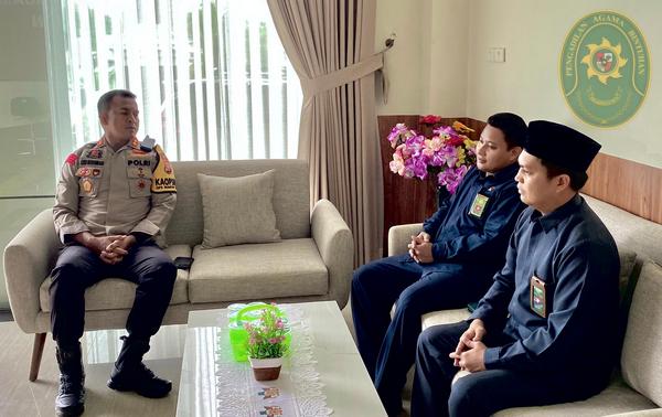 15 KAPOLRES KAUR SILATURAHMI KE PA BINTUHAN2