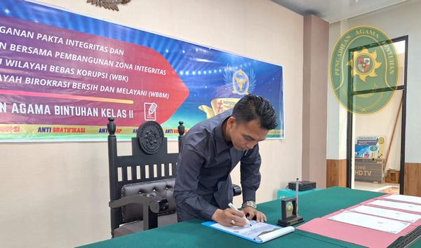 1 AWALI TAHUN 2024 PA BINTUHAN LAKSANAKAN PENANDATANGANAN PAKTA INTEGRITAS KOMITMEN BERSAMA DAN MAKLUMAT PELAYANAN