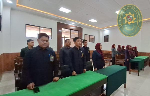 1 AWALI TAHUN 2024 PA BINTUHAN LAKSANAKAN PENANDATANGANAN PAKTA INTEGRITAS KOMITMEN BERSAMA DAN MAKLUMAT PELAYANAN2