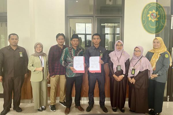 2 PENGADILAN AGAMA BINTUHAN LAKSANAKAN PENANDATANGANAN PKS DAN MOU POSBAKUM DENGAN LEMBAGA BANTUAN HUKUM