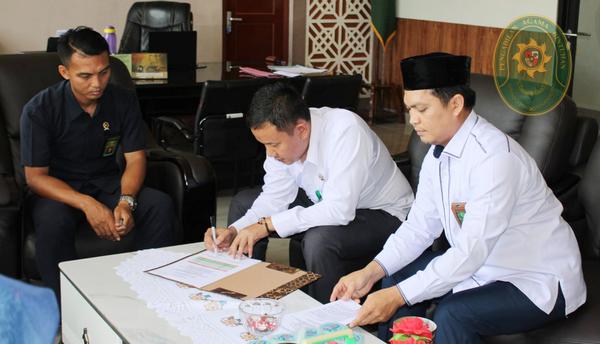 3 TENTANG RADIUS WILAYAH KETUA PA DAN PN BINTUHAN TANDA TANGANI PERJANJIAN KERJASAMA 2