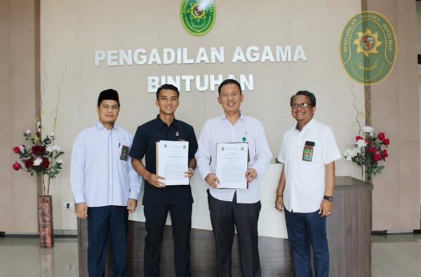 3 TENTANG RADIUS WILAYAH KETUA PA DAN PN BINTUHAN TANDA TANGANI PERJANJIAN KERJASAMA 3
