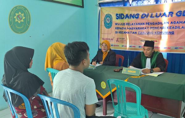 51 BERIKAN KEMUDAHAN BAGI MASYARAKAT PA BINTUHAN SIDANG DI LUAR GEDUNG3