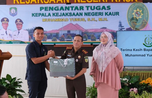 62 SETELAH PERTEMUAN ADA PERPISAHAN KETUA PA BINTUHAN HADIRI PENGANTAR ALIH TUGAS KAJARI KAUR2