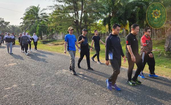 83 PENGADILAN AGAMA DAN PENGADILAN NEGERI BINTUHAN GELAR JALAN SANTAI BERSAMA MERIAHKAN HUT RI DAN MA2