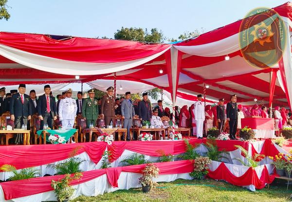 85 KETUA PENGADILAN AGAMA BINTUHAN HADIRI UPACARA HUT KEMERDAKAAN RI KE 79 PEMKAB KAUR