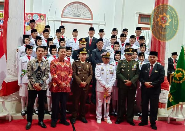 85 KETUA PENGADILAN AGAMA BINTUHAN HADIRI UPACARA HUT KEMERDAKAAN RI KE 79 PEMKAB KAUR3