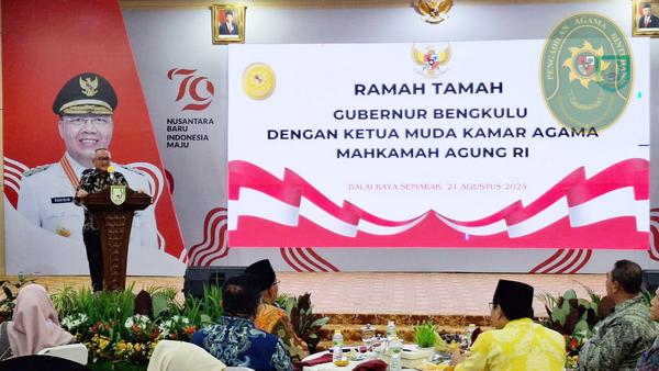 87 KETUA PENGADILAN AGAMA BINTUHAN HADIRI RAMAH TAMAH GUBERNUR BENGKULU DENGAN KETUA MUDA KAMAR AGAMA MA RI