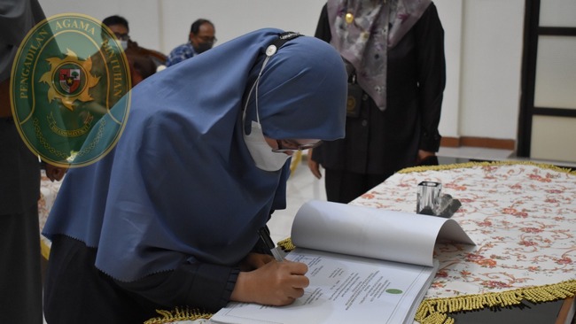 12. PENANDATANGANAN PRODUK GAMBAR GEDUNG PENGADILAN AGAMA 1