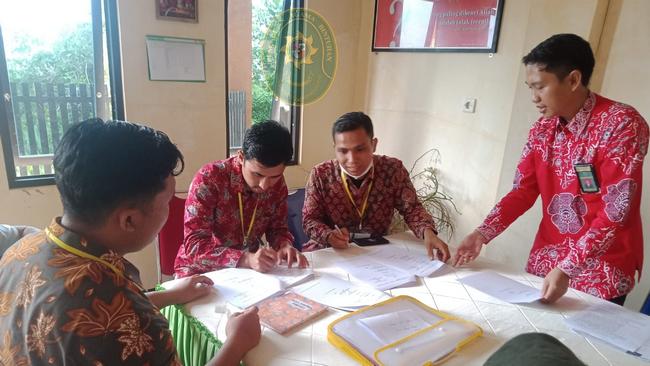 44. AKHIR TAHUN DITUTUP DENGAN PERDAMAIAN
