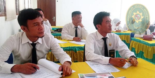 35 TINGKATKAN KOMPETENSI APARATUR PA BINTUHAN KIRIM 4 PESERTA IKUTI PELATIHAN DAN UJI KOMPETENSI PENGADAAN BARANGJASA PEMERINTAH1