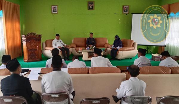 43 MATANGKAN PERSIAPAN ISBAT NIKAH TERPADU KETUA PENGADILAN AGAMA BINTUHAN RAKOR BERSAMA SELURUH KEPALA KUA2