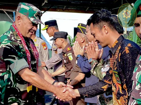 53 KETUA PA BINTUHAN IKUT SAMBUT KUNJUNGAN KERJA DANREM 041 GAMAS DI WILAYAH KODIM 0408BENGKULU SELATAN KAUR