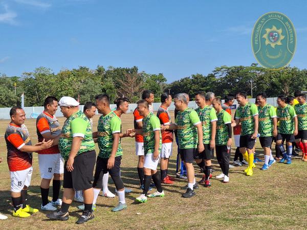 60 KETUA PENGADILAN AGAMA BINTUHAN TANDING TURNAMEN SEPAK BOLA DANDIM CUP 20233