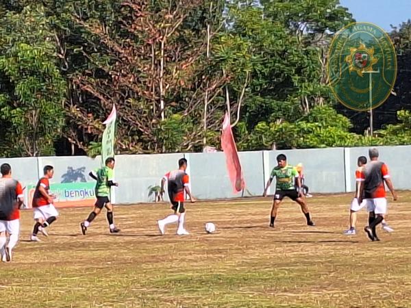60 KETUA PENGADILAN AGAMA BINTUHAN TANDING TURNAMEN SEPAK BOLA DANDIM CUP 20234