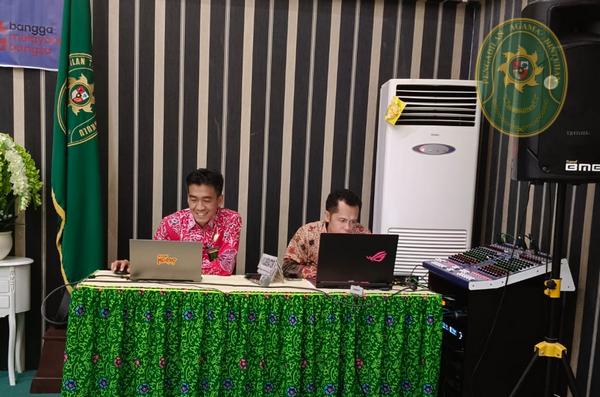 61 KETUA PA BINTUHAN PEMBICARA DISKUSI HUKUM DI PTA BENGKULU3
