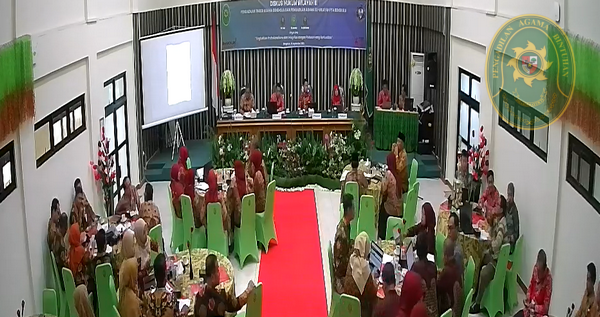 61 KETUA PA BINTUHAN PEMBICARA DISKUSI HUKUM DI PTA BENGKULU4