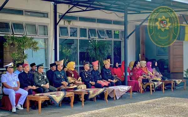71 BERSAMA MAJUKAN INDONESIA KETUA PA BINTUHAN IKUTI UPACARA HSP DI PEMDA KAUR