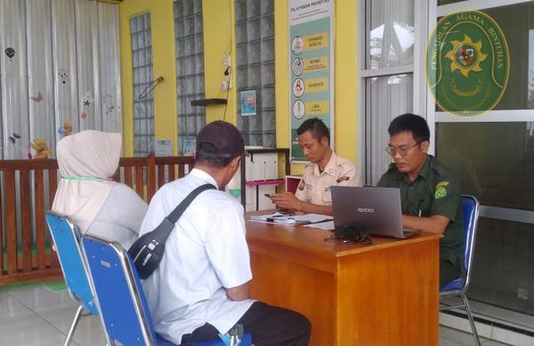 73 BERIKAN PELAYANAN PRIMA PETUGAS SECURITY DAN PENJAGA SIDANG TINGKATKAN KUALITAS PELAYANAN